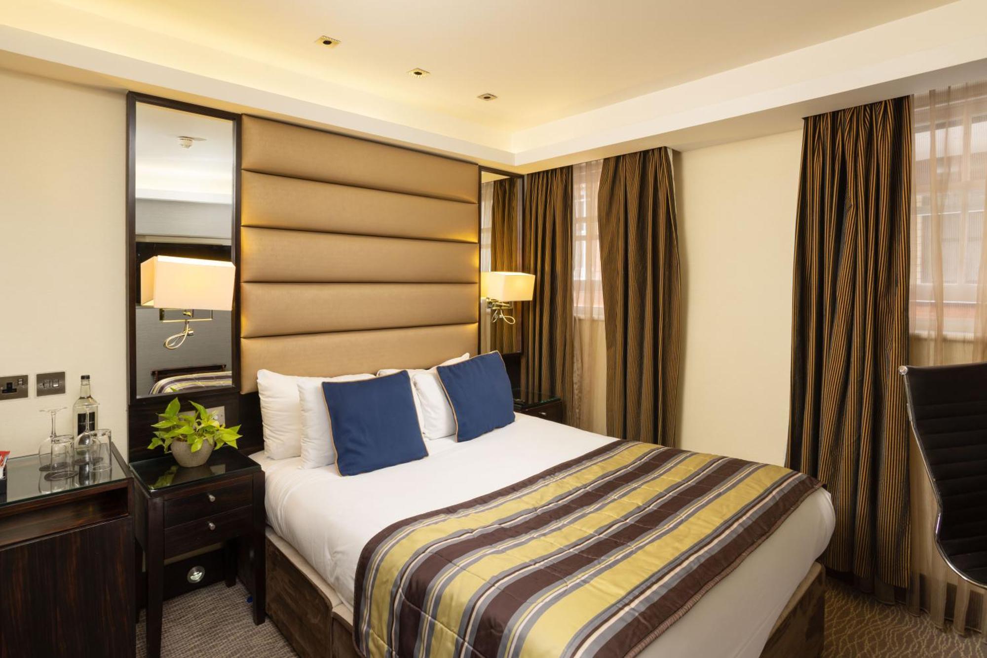 Park Grand Mayfair Londres Exterior foto A bedroom at the hotel